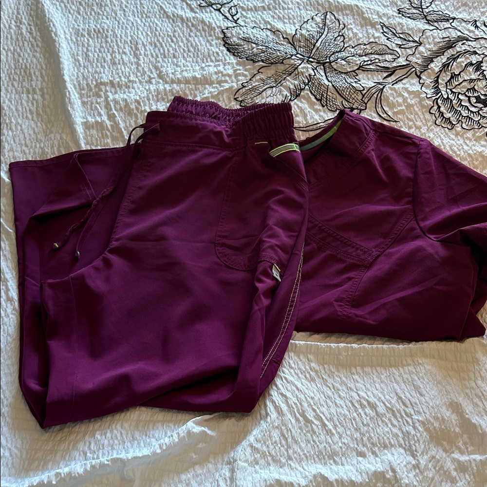Scrubstar Xl Burgundy w Fluorescent stitching